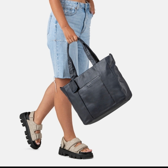 Berkely Leather Laptop Bag Black - Picture 2 of 16